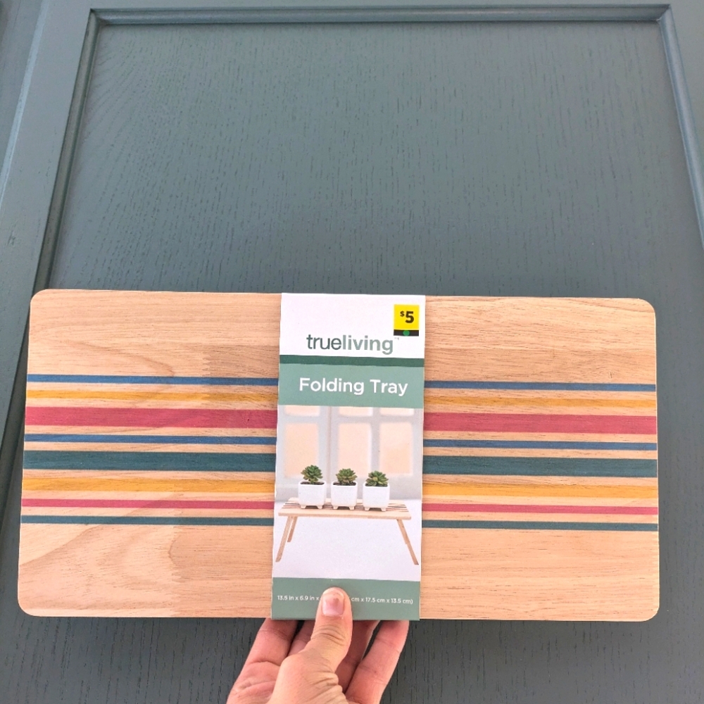 Decrotive folding tray